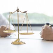 Professzionális munkaügyi ügyvéd az Újváry Zsolt Ügyvédi Irodától
